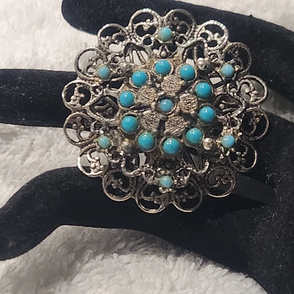 Vintage Filigree‎ Turquoise Bead brooch Floral Circular Pin Silver Tone